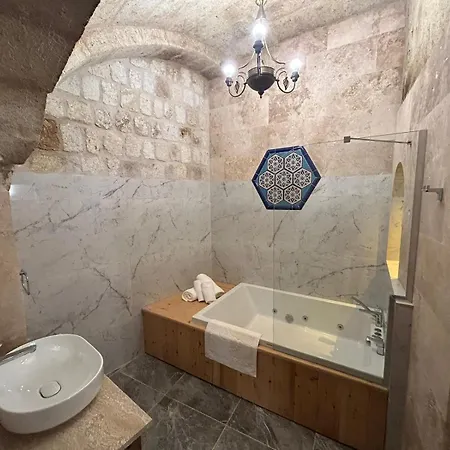 1860 Kadievi & Panzió 4*