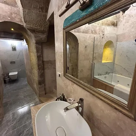 1860 Kadievi & Panzió 4*