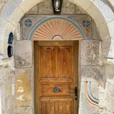 Bed & Breakfast 1860 Kadievi & *